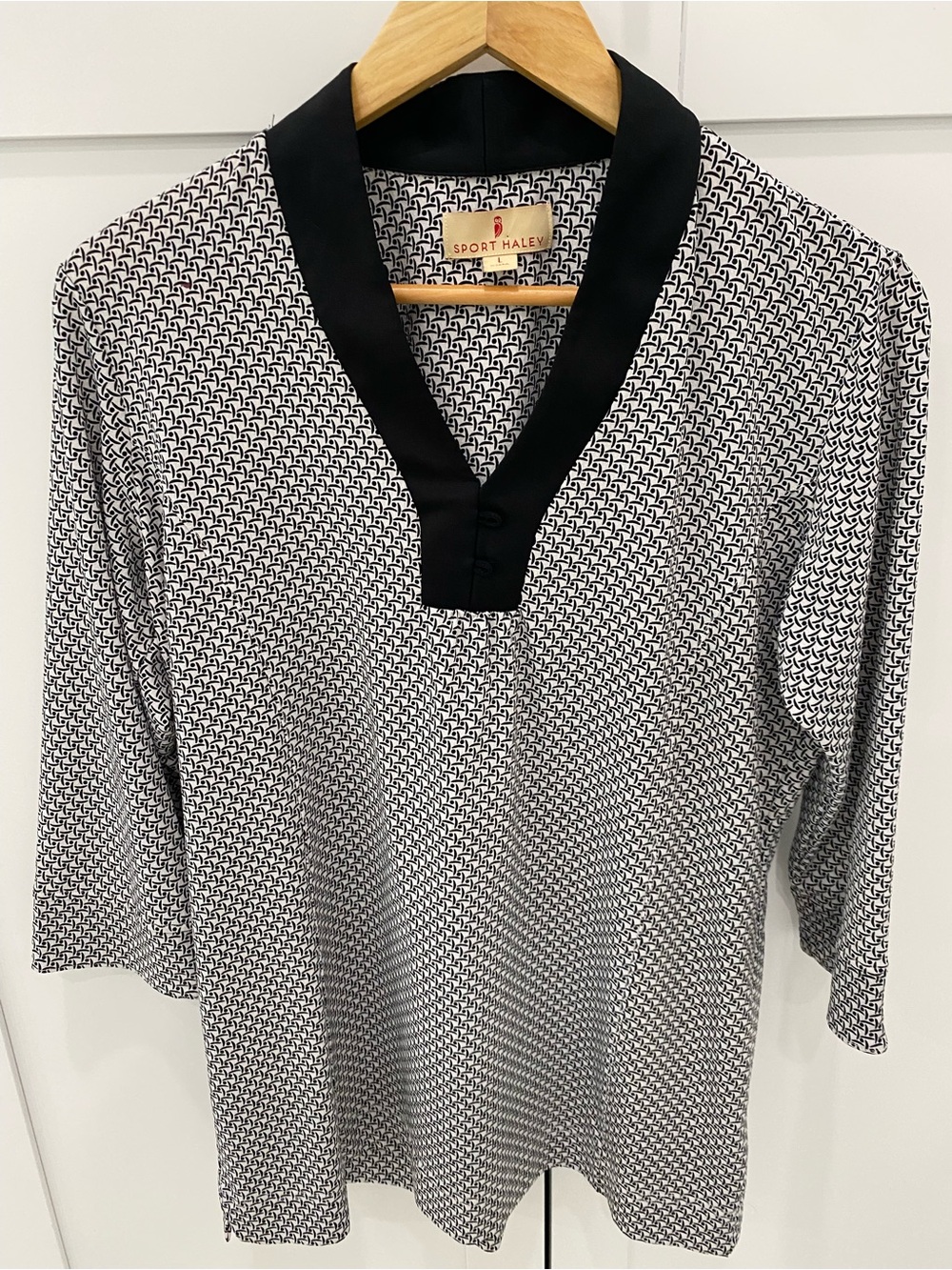 Sport Haley Black & White Geometric V-Neck Tunic with 3/4 sleeves